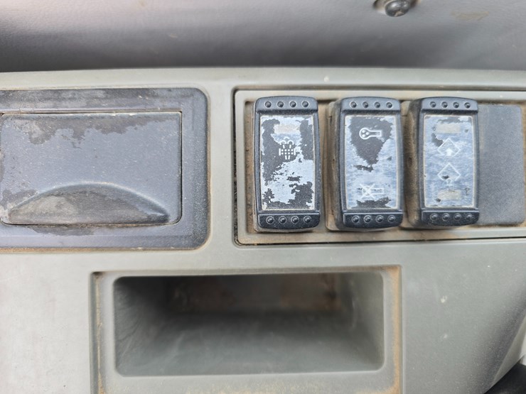 2013-deere-160g-lc-image-85