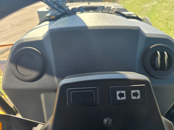 2015-deere-410l-image-81