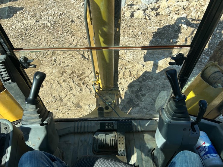 2005-caterpillar-420d-image-60