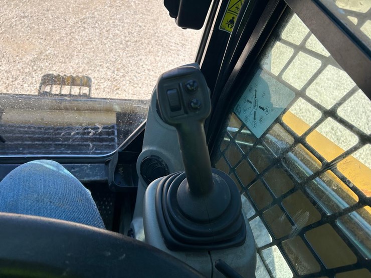 caterpillar-246c-image-18