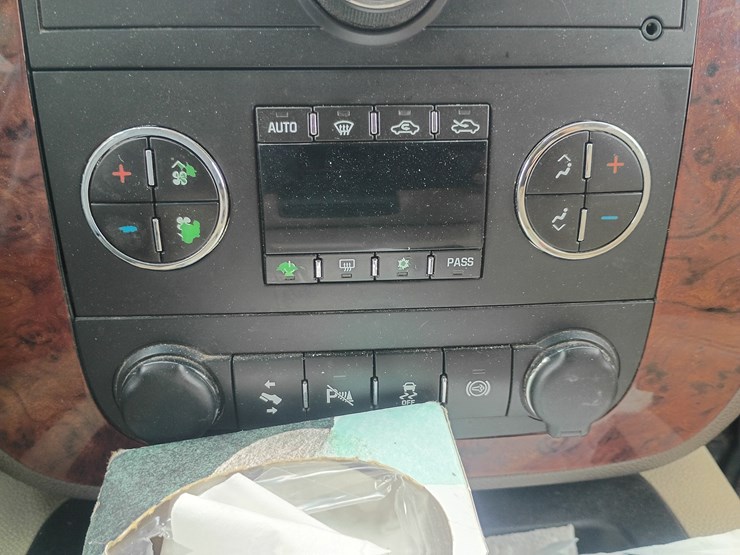 2013-chevrolet-2500-image-43