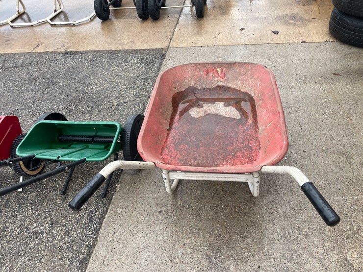 #7021-•-(2)-fertilizer-spreaders-and-wheelbarrow-(o3)-image-14