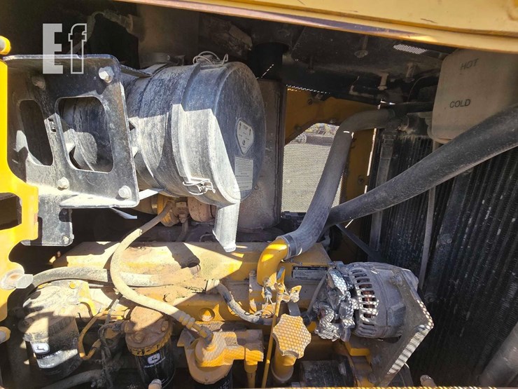 2006-deere-750j-image-23