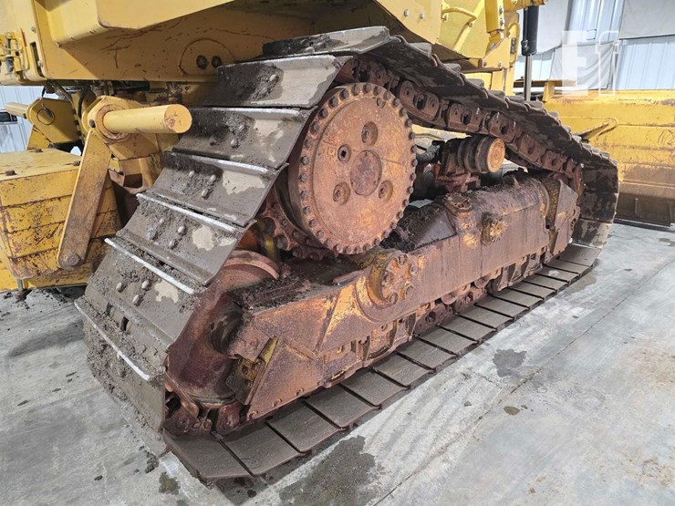 2011-caterpillar-d6t-xw-image-41