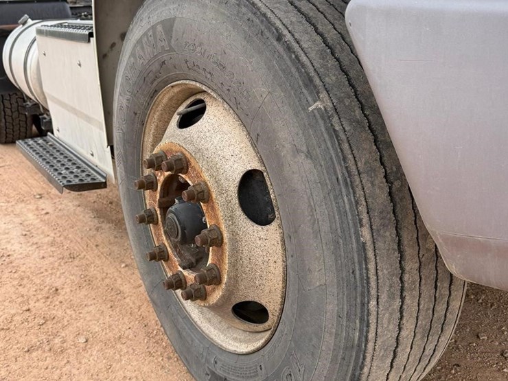 2016-international-durastar-4400-image-21