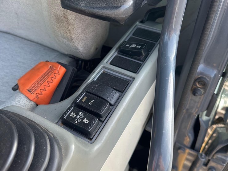 2019-deere-345g-lc-image-37