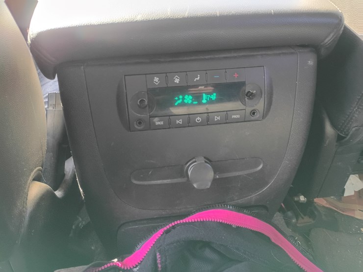 2010-chevrolet-tahoe-image-60