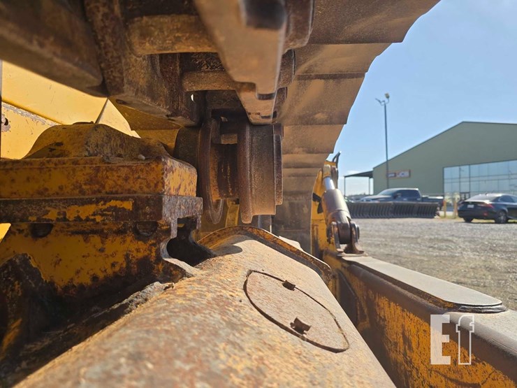 2006-deere-750j-image-38