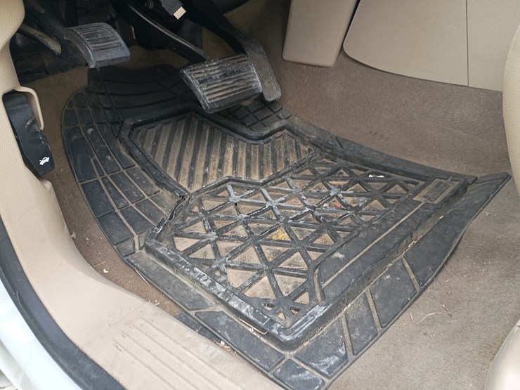 2013-chevrolet-2500-image-32