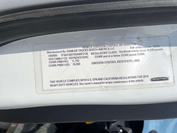 2016-freightliner-m2-106-image-32