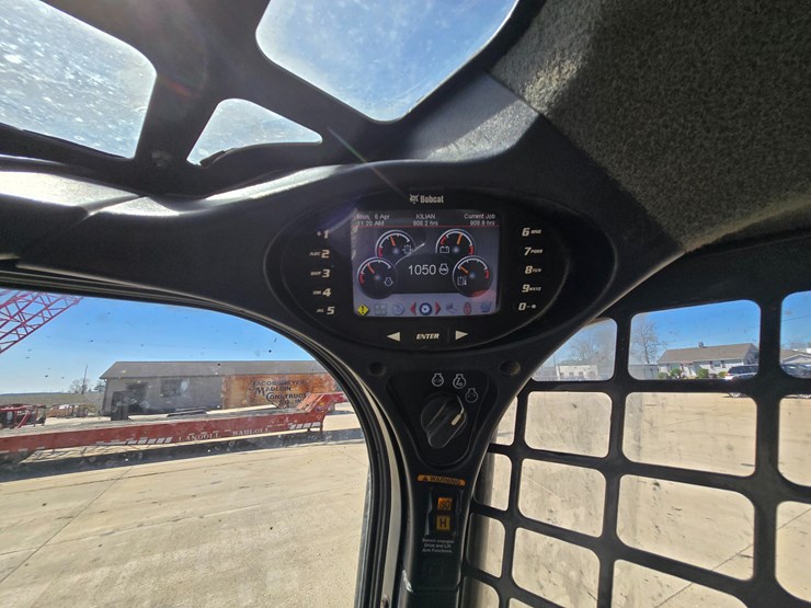 2020-bobcat-t770-image-41