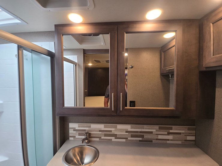 2020-ford-f550-image-56