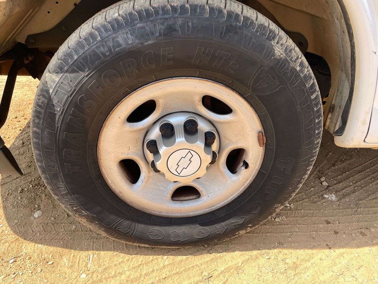 2018-chevrolet-express-2500-image-13