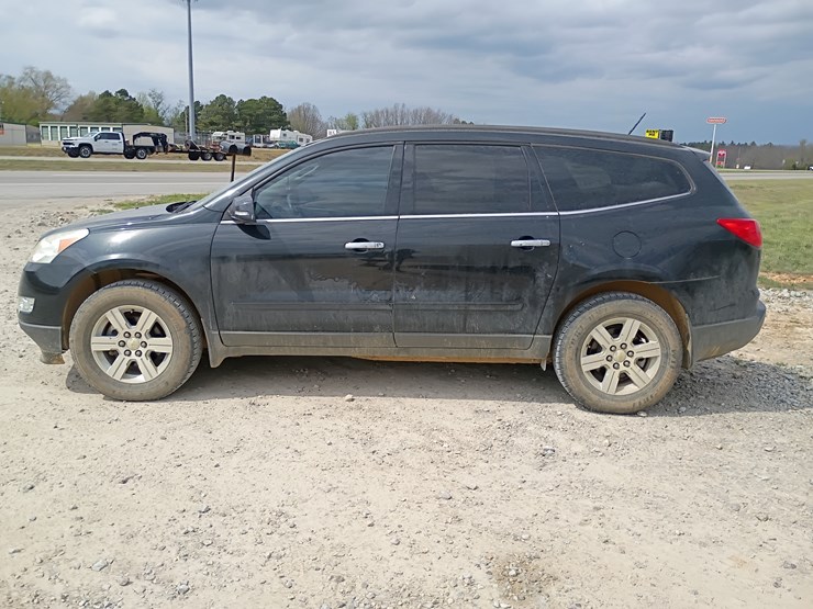 2011-chevrolet-traverse-image-3