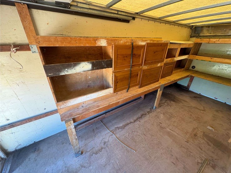 2011-ford-e350-image-21