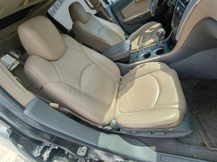 2011-chevrolet-traverse-image-34