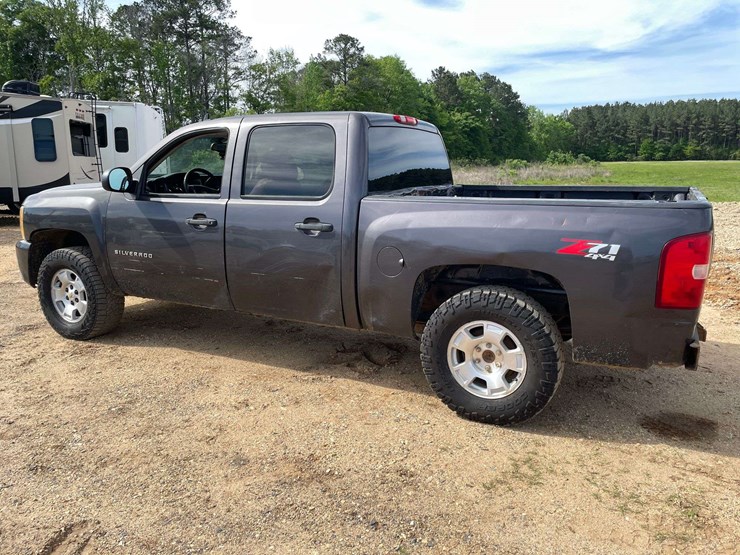 2011-chevrolet-silverado-1500-image-2