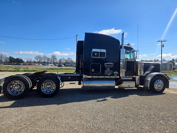 2005-peterbilt-379-image-22