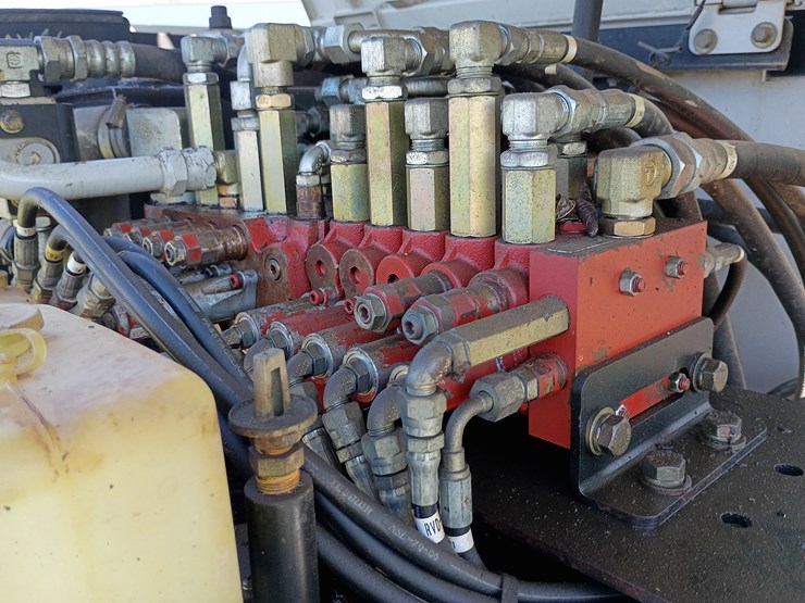 2011-takeuchi-tb285-image-28