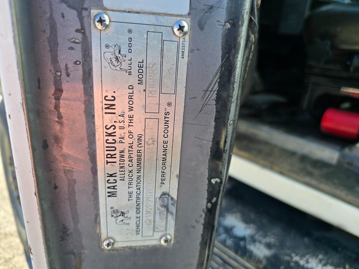 2001-mack-rd688s-image-49