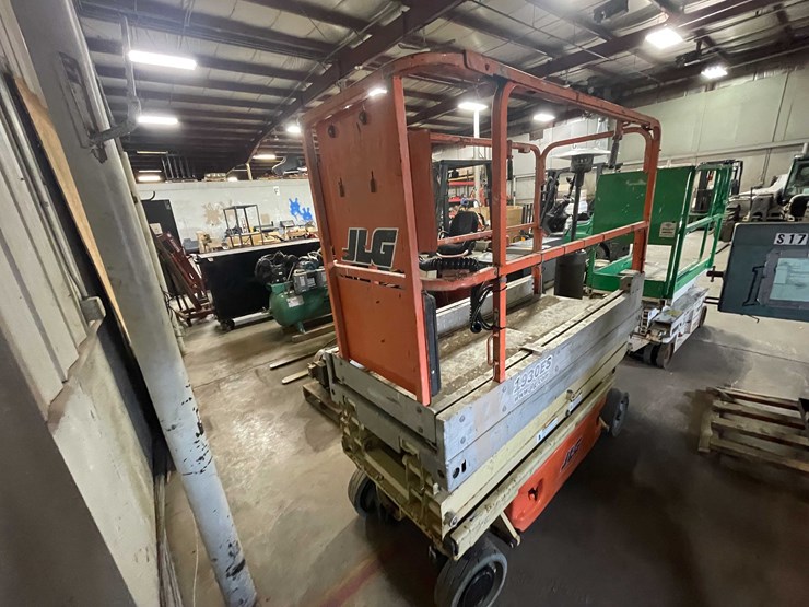 #1464-•-19'-scissor-lift-(e)-image-3