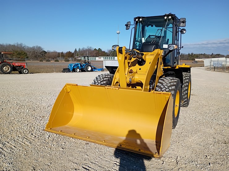 2023-caterpillar-910-image-15