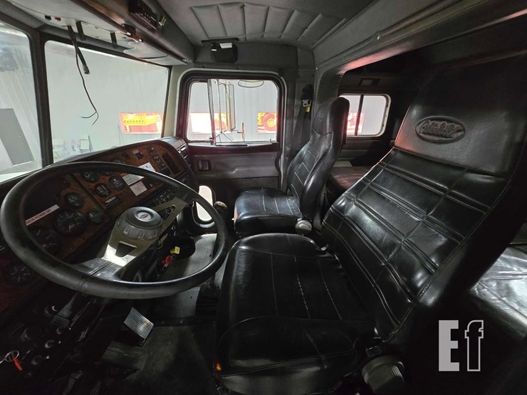 2004-peterbilt-378-image-9