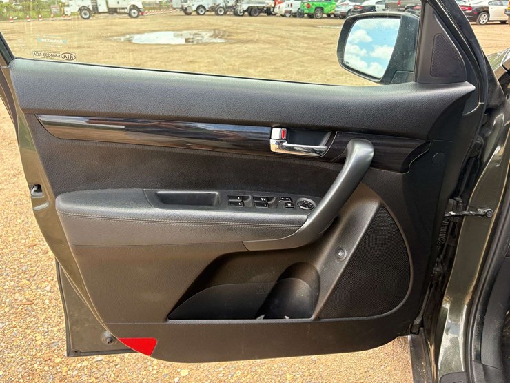 2013-kia-sorento-image-15