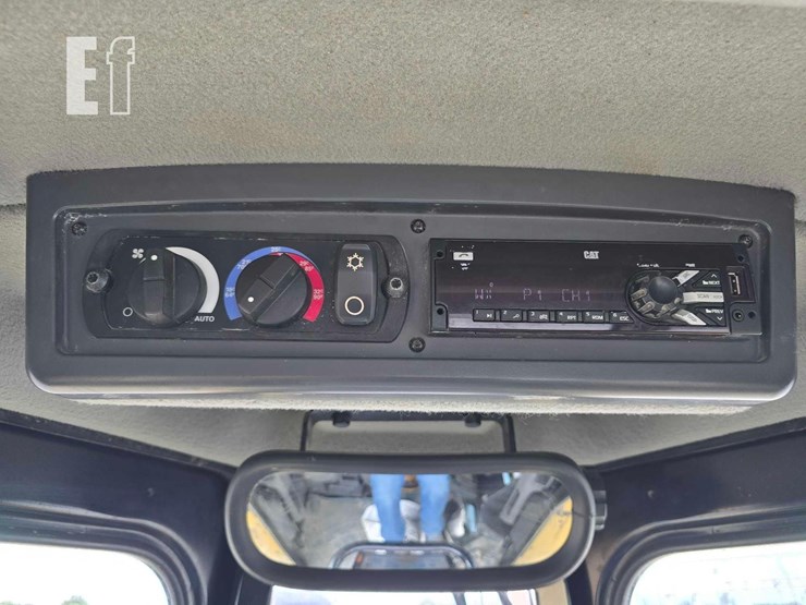 2019-caterpillar-d6-xe-lgp-image-25