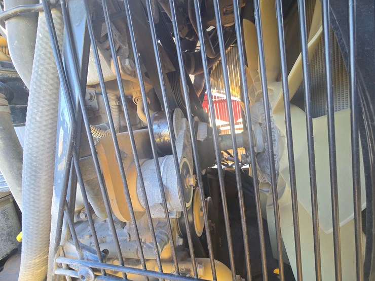 2015-deere-410l-image-28