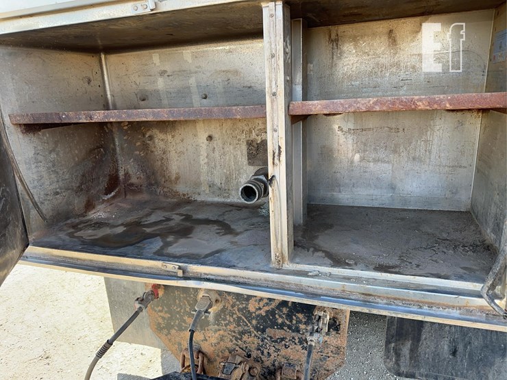 2005-sterling-lt9500-image-10