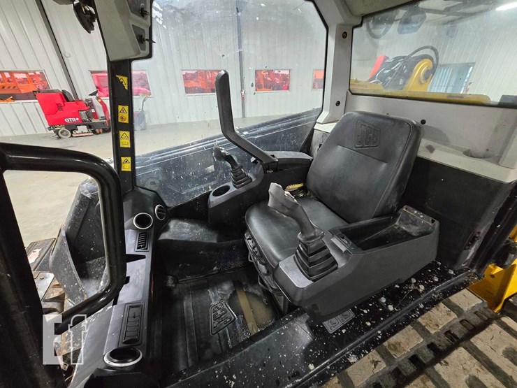 2021-jcb-3ts-8t-image-13