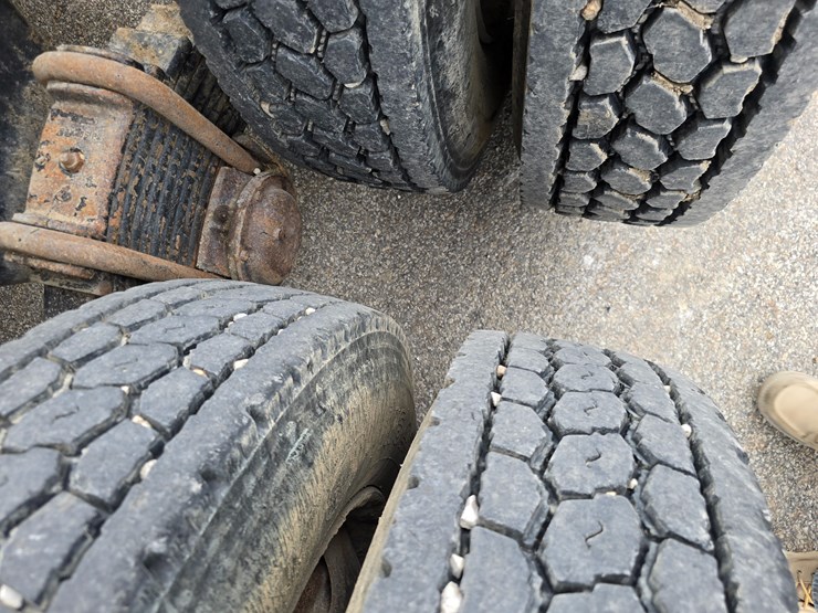 2003-mack-rd688s-image-49