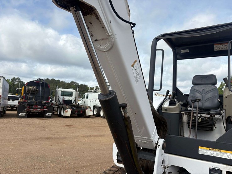 2007-bobcat-335-image-19