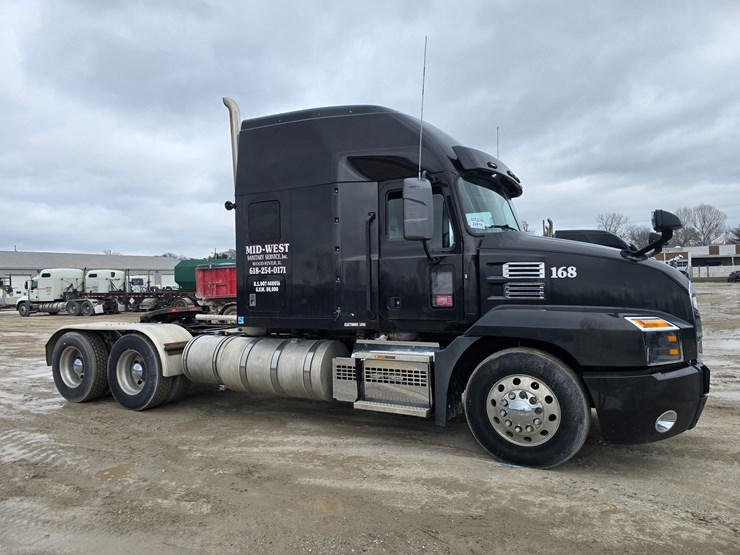 #22610-•-2019-mack-anthem-sleeper-truck-image-13