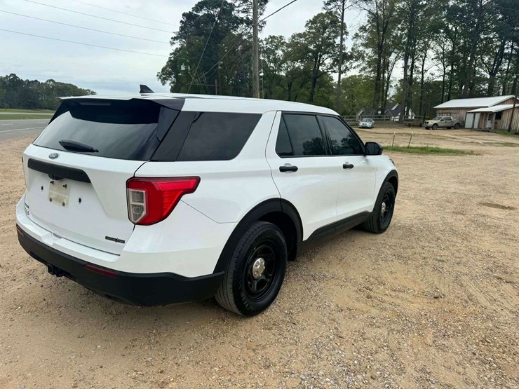 2021-ford-explorer-image-7