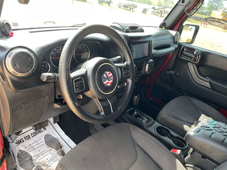 2013-jeep-wrangler-sport-image-11