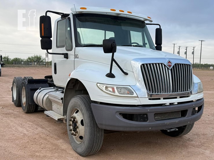 2018-international-durastar-4400-image-1