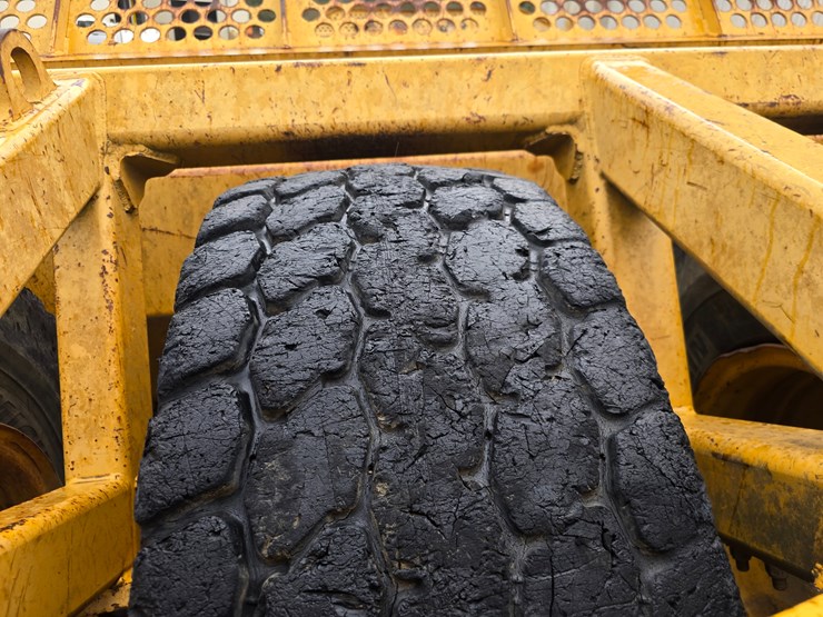 2006-deere-1812c-image-33