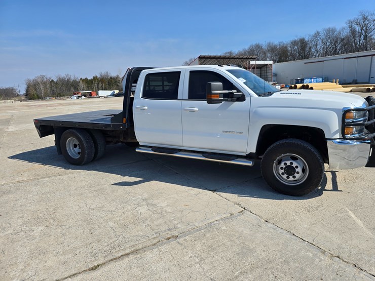 2015-chevrolet-silverado-3500-image-14