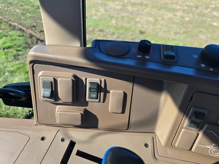 2016-john-deere-6110m-image-59