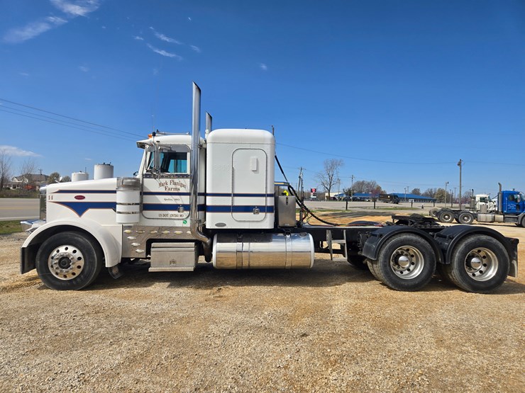 1996-peterbilt-377-image-8