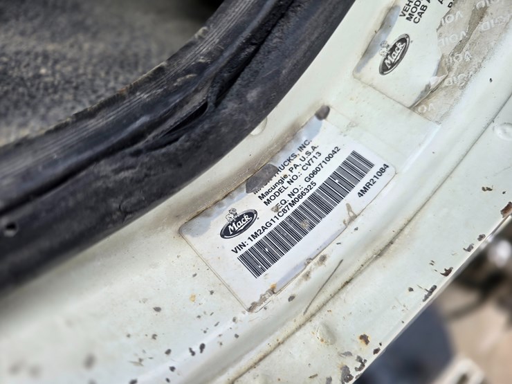 #22590-•-2007-mack-cv713-granite-roll-off-truck-image-37