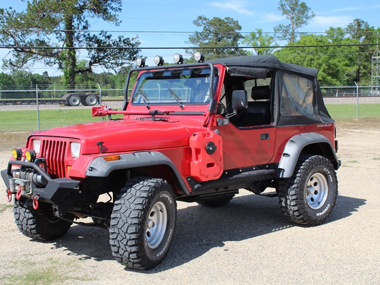 1993-jeep-wrangler-image-1