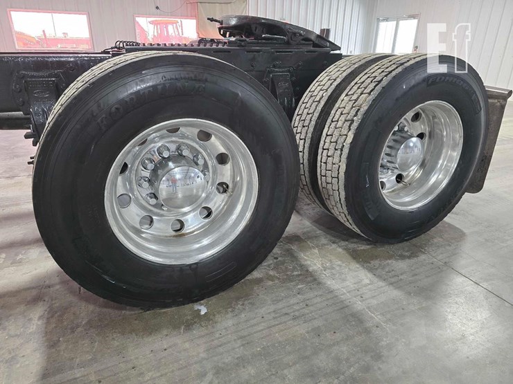 2002-peterbilt-378-image-28