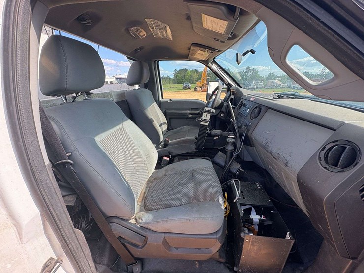 2011-ford-f450-image-16