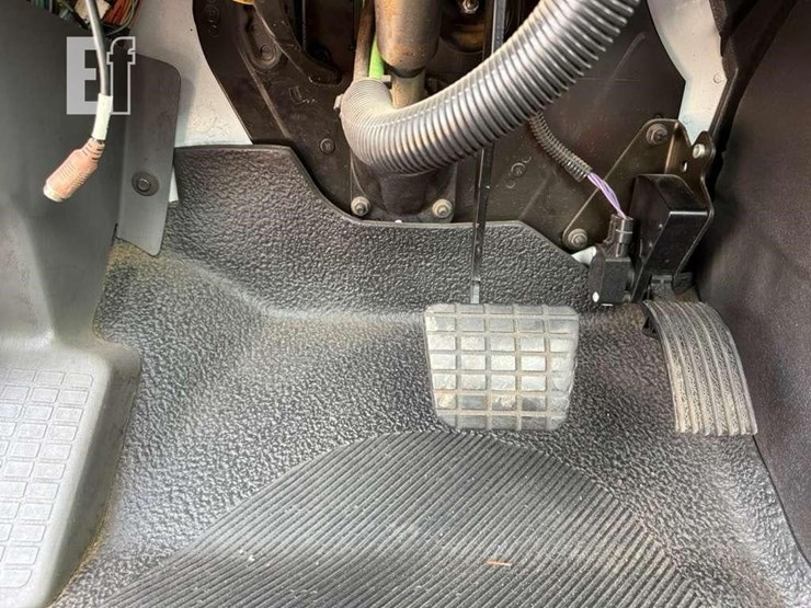 2018-international-durastar-4400-image-21