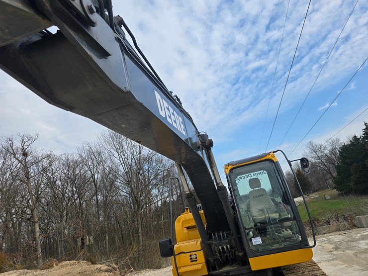 2013-deere-160g-lc-image-25