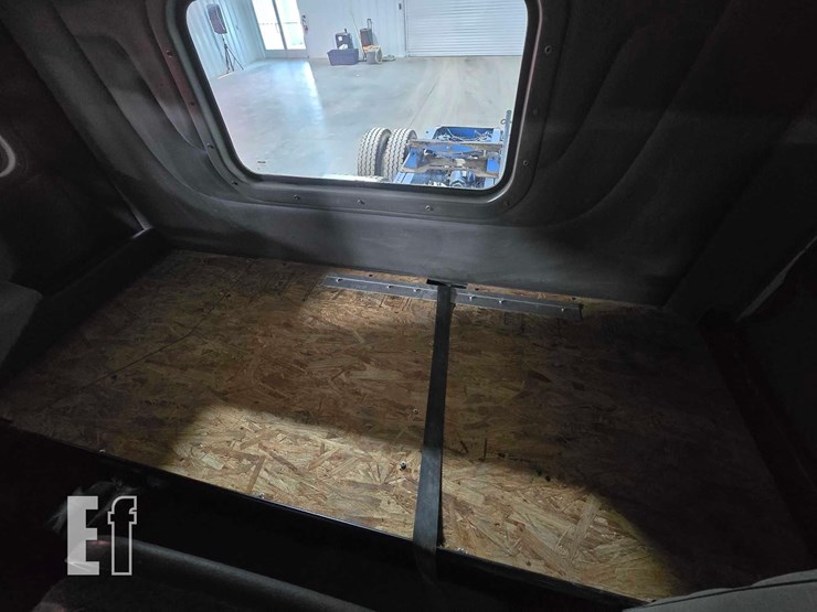 2009-peterbilt-367-image-16