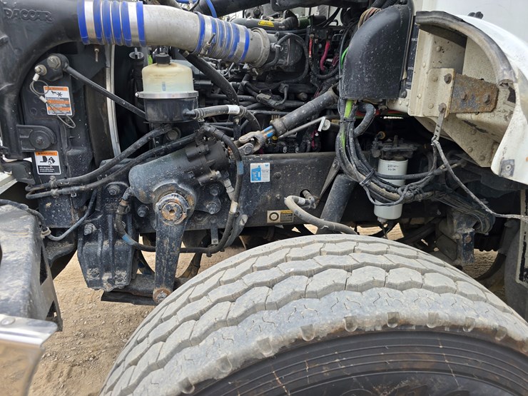 2017-peterbilt-348-image-26